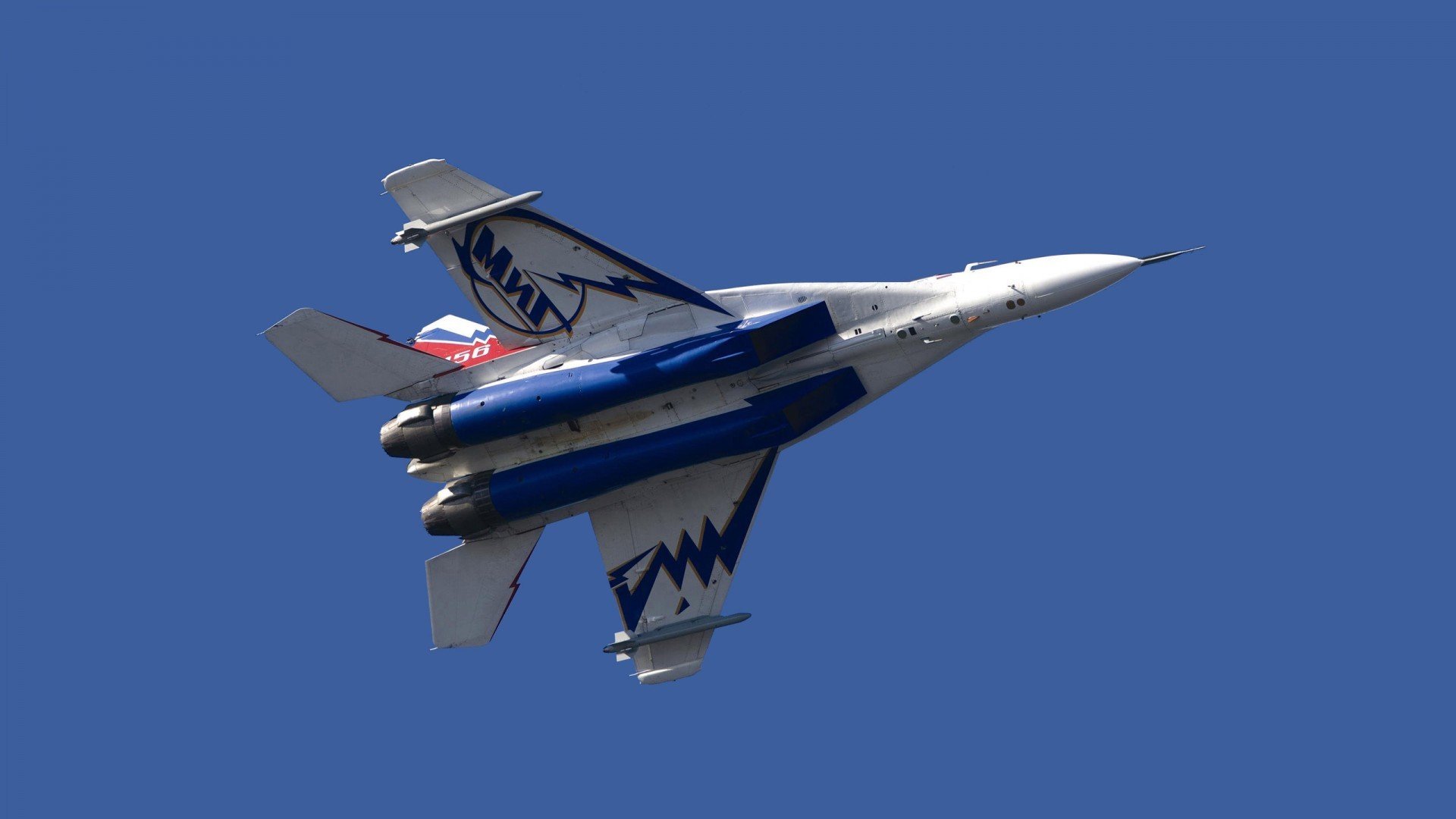 KAIYUNAPP-大型夜光水上摩托表演，灯火辉煌中的极速狂飙，水上摩托长啥样