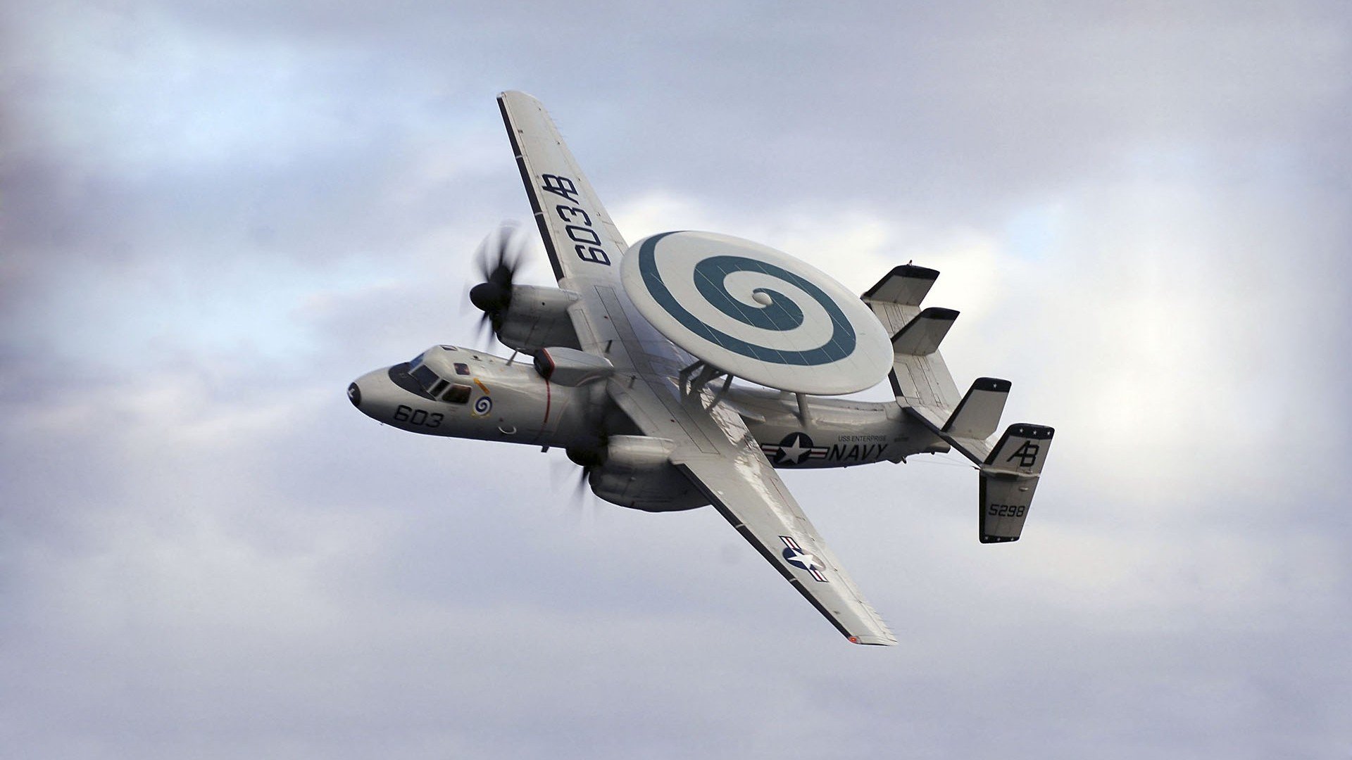 都市奇迹赛:在摩天大楼之间设置的高空网球挑战