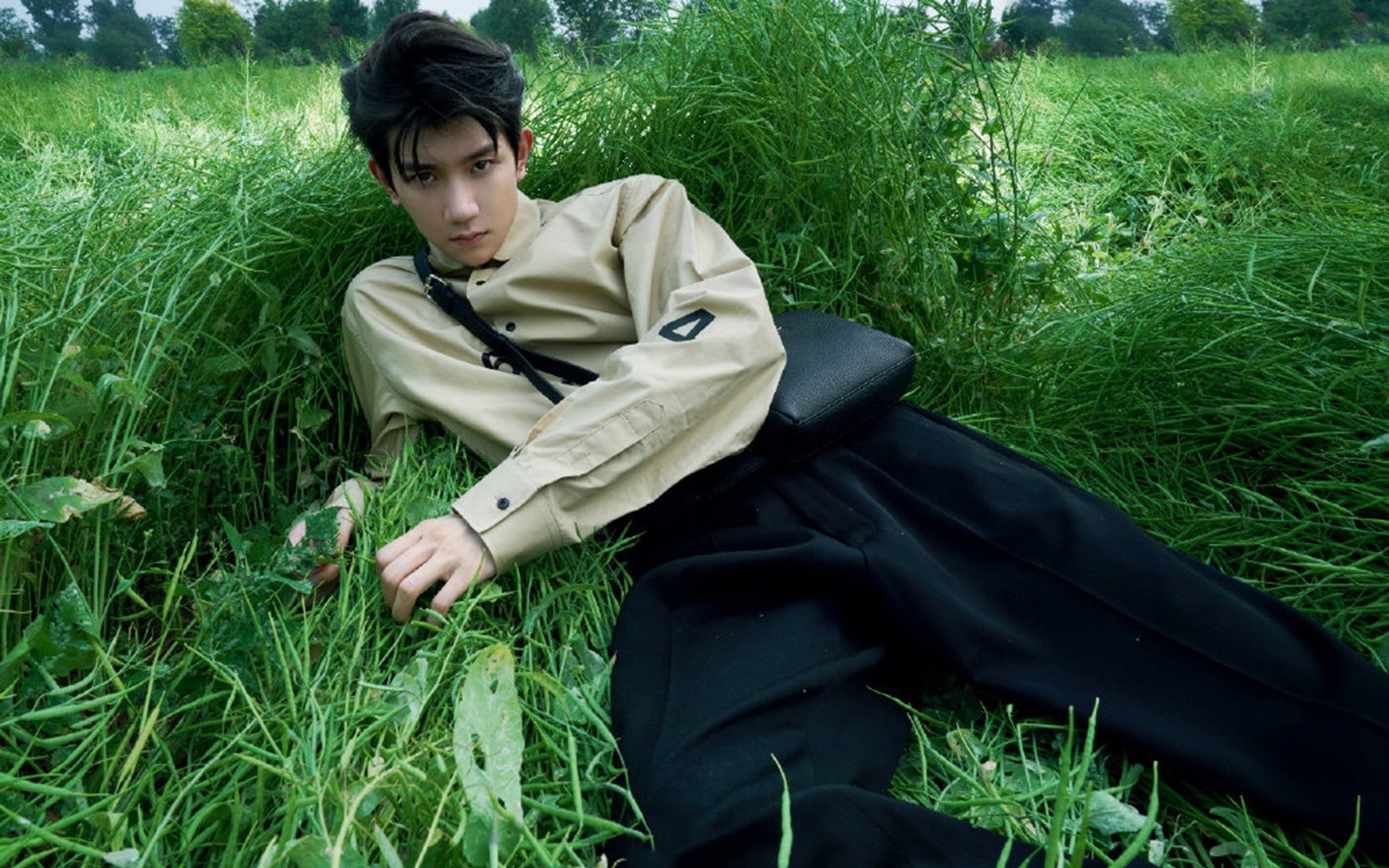 社交平台话题榜前十多条与比赛相关球迷热情讨论热度不减,社交互动平台